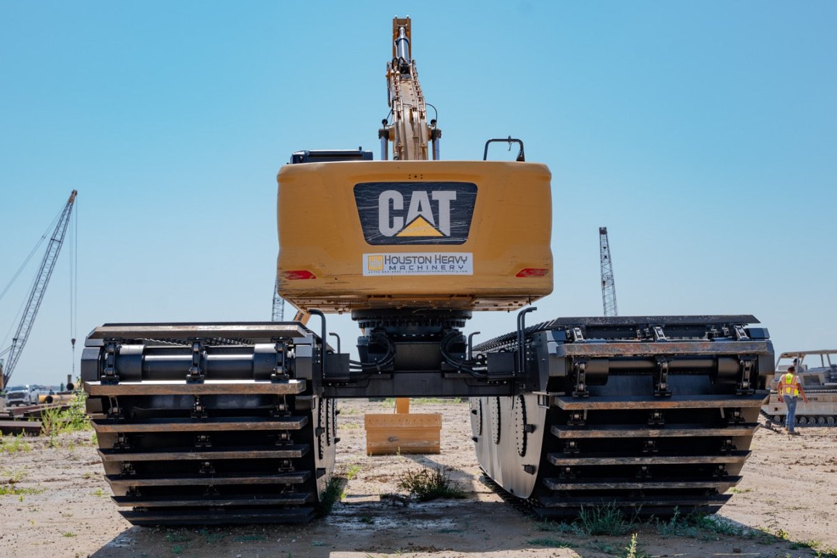 2019 Caterpillar Pontoon Super Long Reach Excavator with 3825 Operating Hours