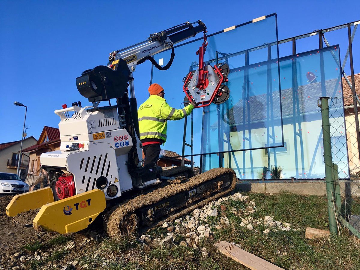 TGT Robby 900 S All - Terrain Outdoor Glass Lifting Machine