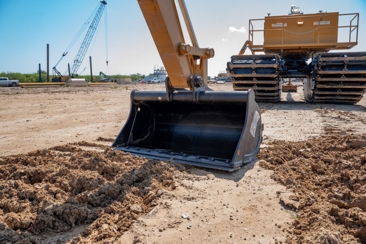 2019 Caterpillar Excavator with 4500 Operating Hours - Ideal for Heavy - Duty Construction and Waterway Work