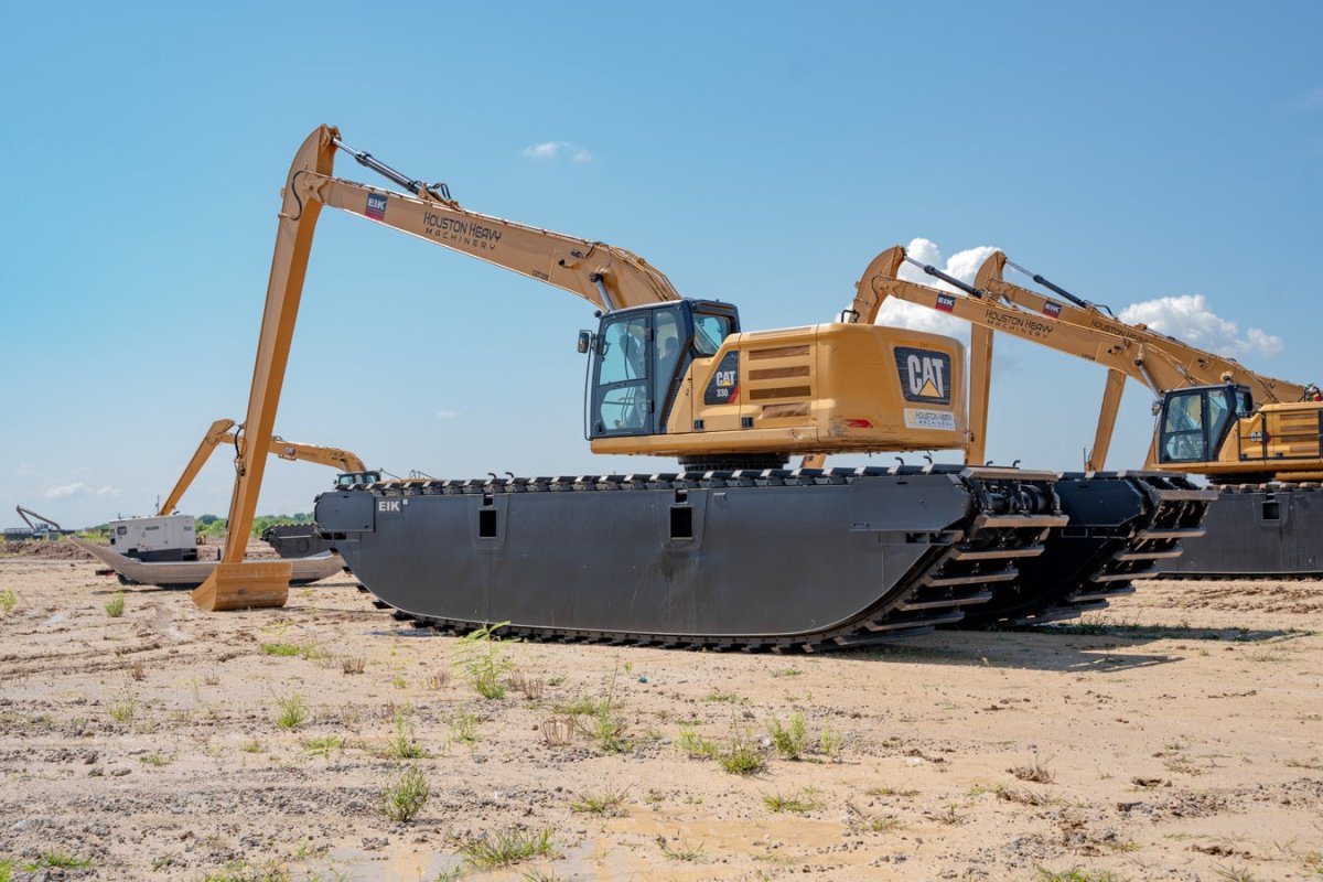 2019 Caterpillar Pontoon Super Long Reach Excavator with 3825 Operating Hours