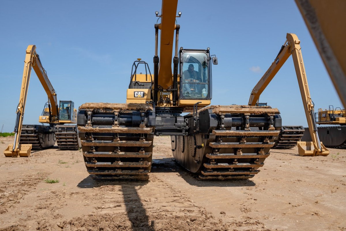 2019 Caterpillar Excavator with 4500 Operating Hours - Ideal for Heavy - Duty Construction and Waterway Work