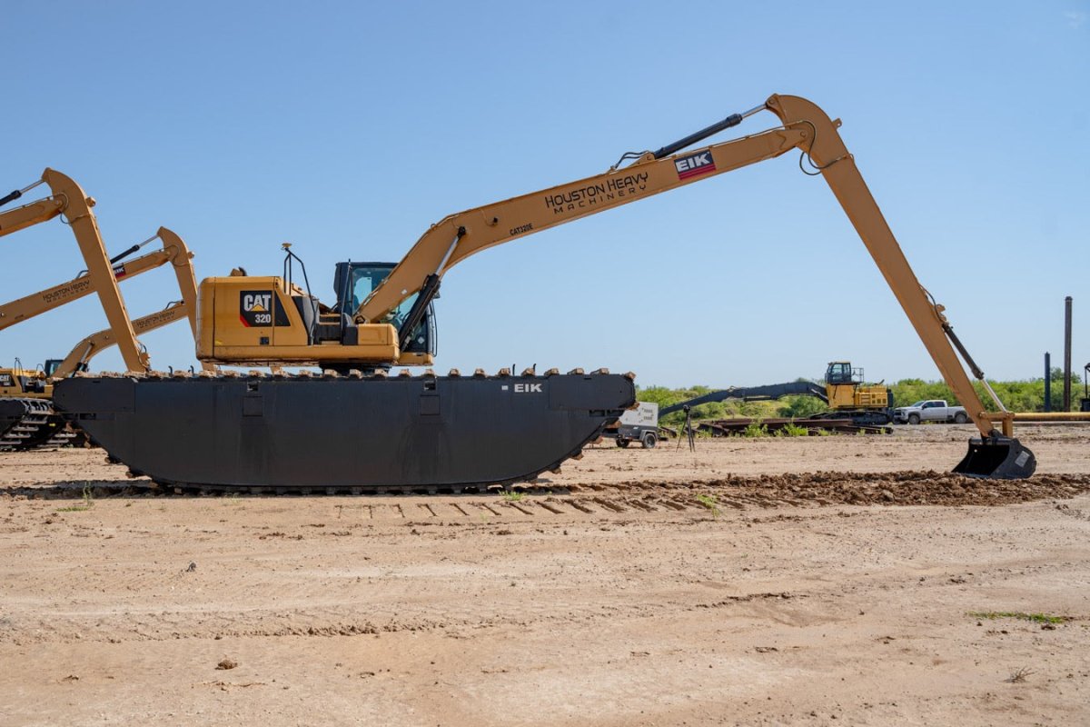 2019 Caterpillar Excavator with 4500 Operating Hours - Ideal for Heavy - Duty Construction and Waterway Work