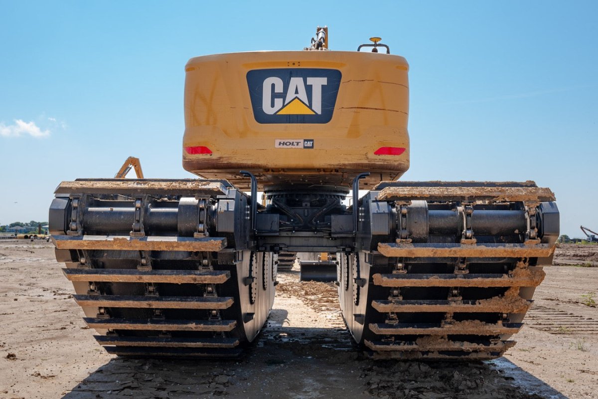 2019 Caterpillar Excavator with 4500 Operating Hours - Ideal for Heavy - Duty Construction and Waterway Work