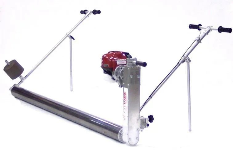 Wildcat Multivibe Gas WC35 Roller Screed System with 35cc Honda Motor