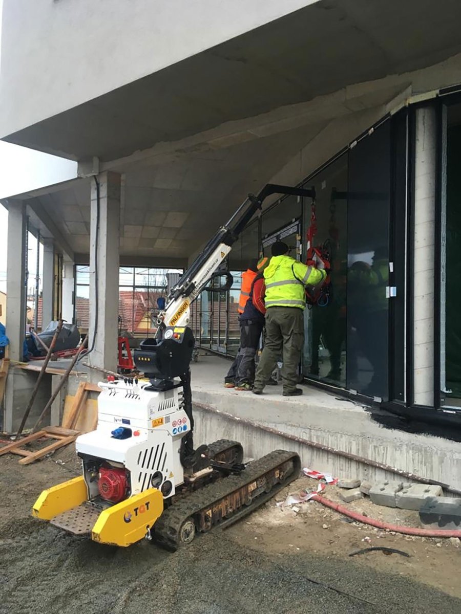 TGT Robby 900 S All - Terrain Outdoor Glass Lifting Machine