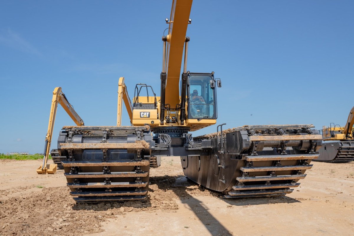 2019 Caterpillar Long Reach Pontoon Excavator with 3505 Operating Hours - Ideal for Waterway and Terrain Projects