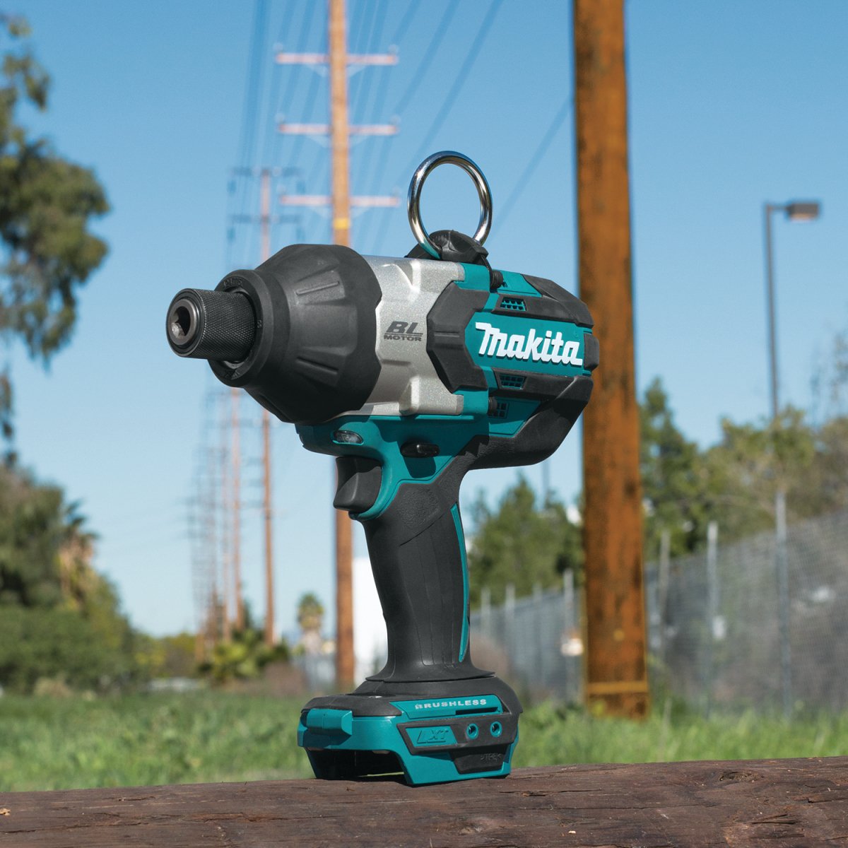 18V LXT® Lithium-Ion Brushless Cordless High-Torque 7/16 Inch Hex Utility Impact Wrench for Professional Use