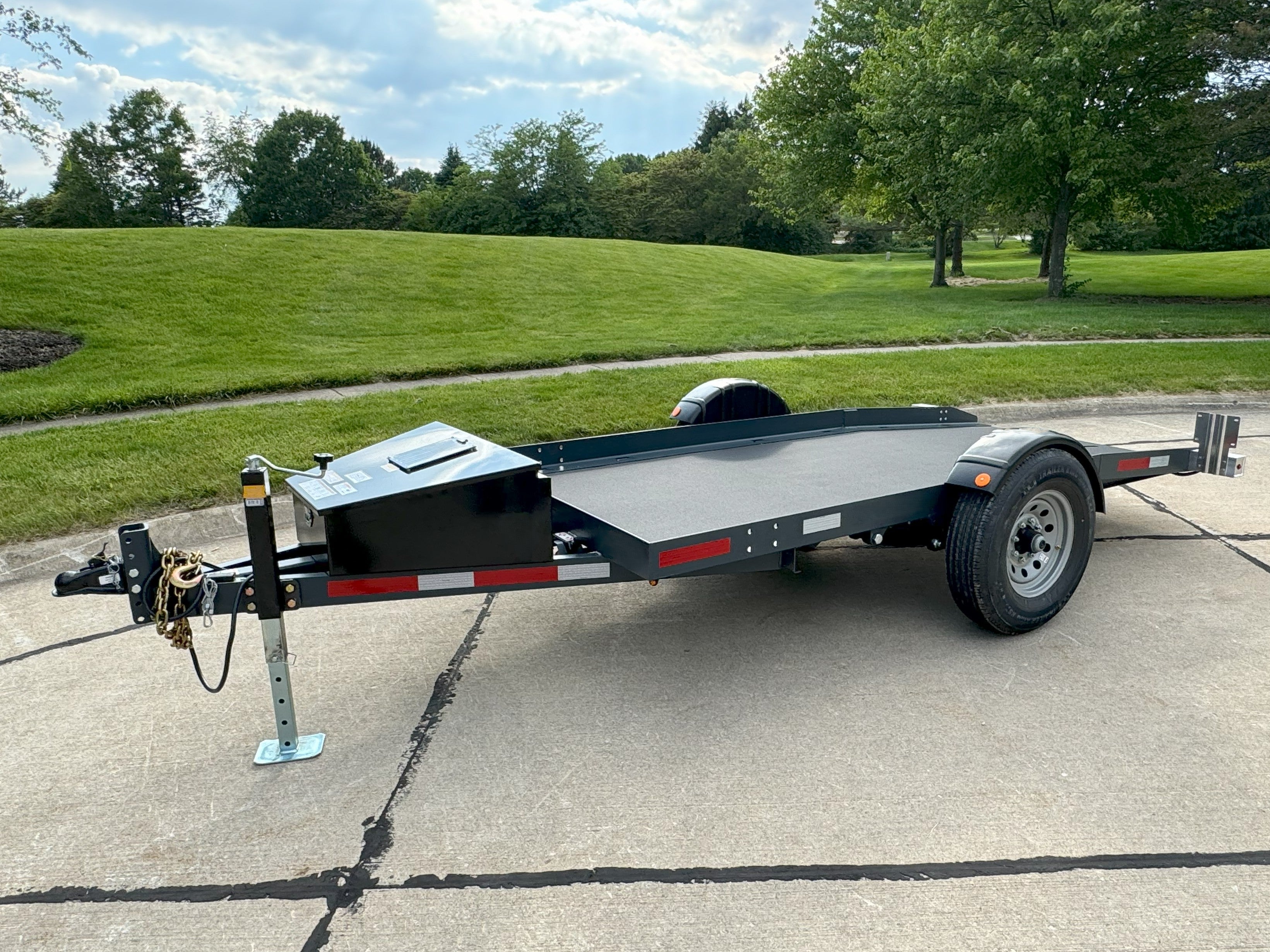Heavy - Duty EZ - RAMP 1265S Utility Trailer with High - Capacity Hauling