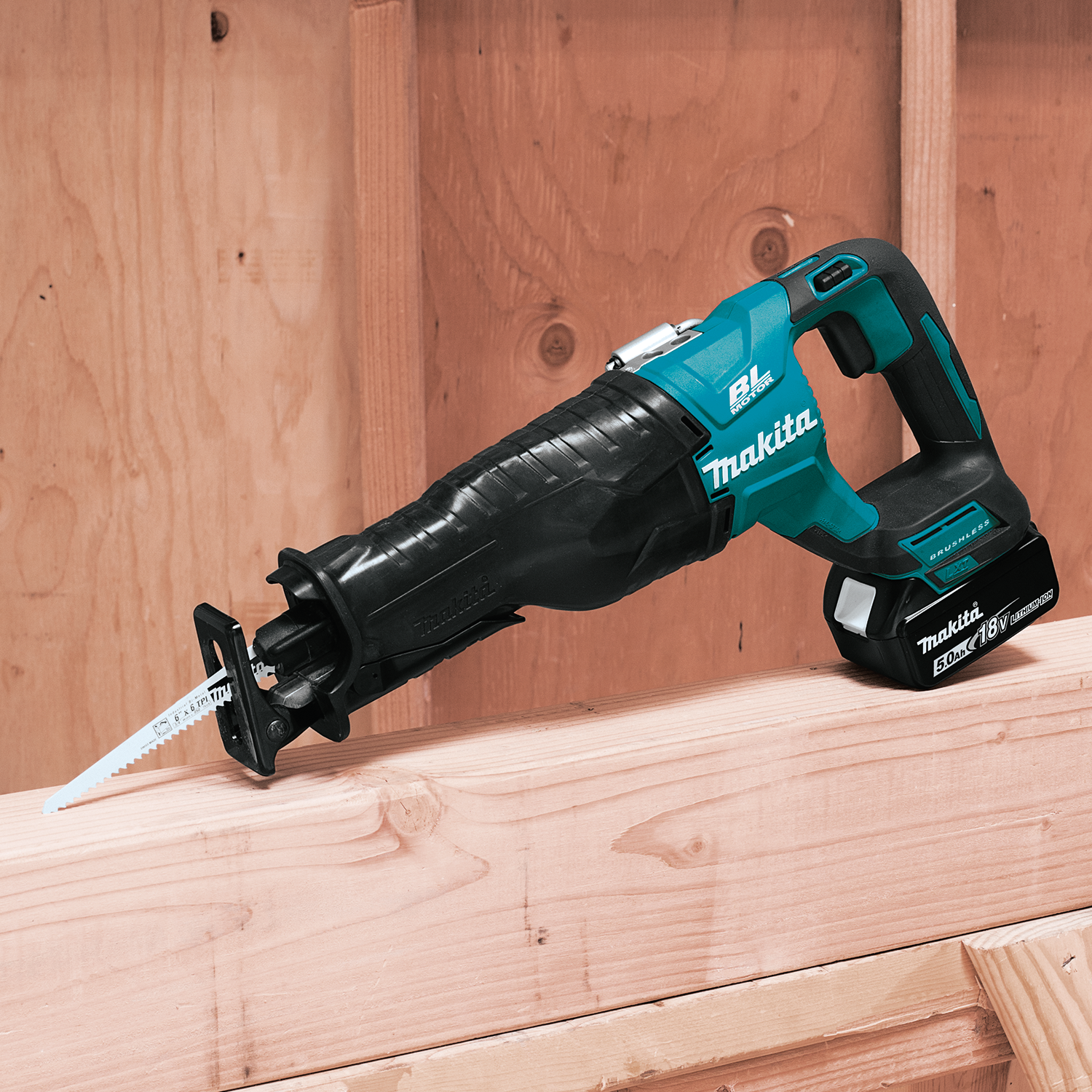 Makita 18V LXT® Brushless Cordless Recipro Saw with Fast-Charging Lithium-Ion