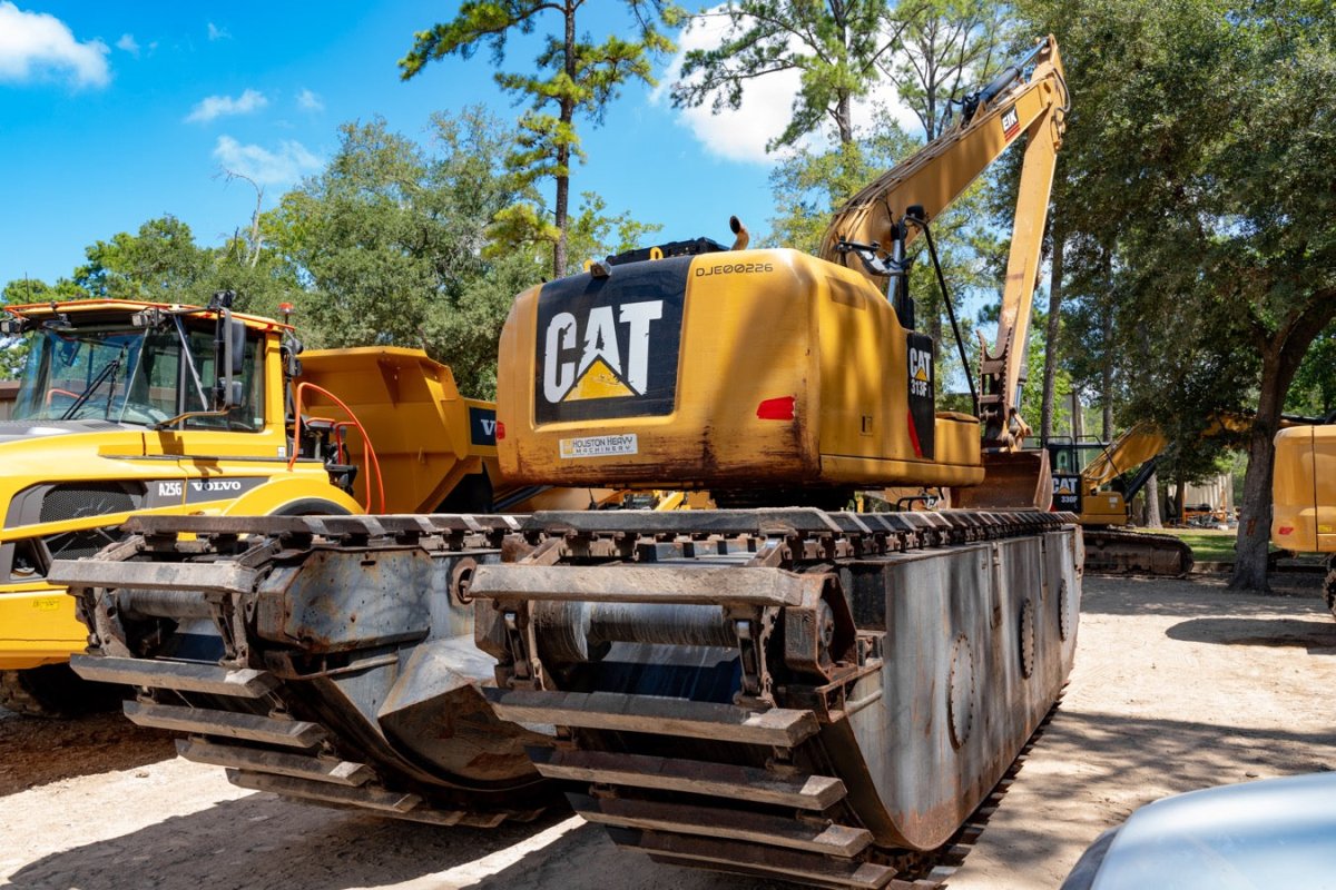 2016 Caterpillar Amphibious Excavator with Long Reach, 4,234 Hours