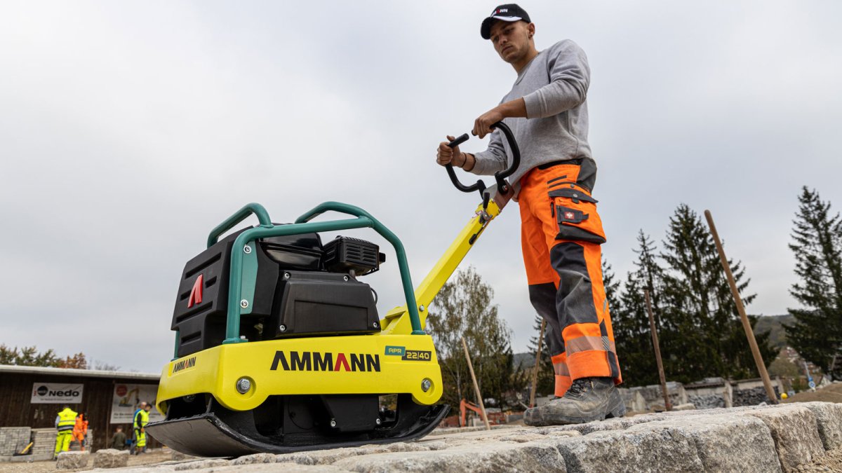 APR 22/40 Reversible Plate Compactor for Small and Confined Worksites