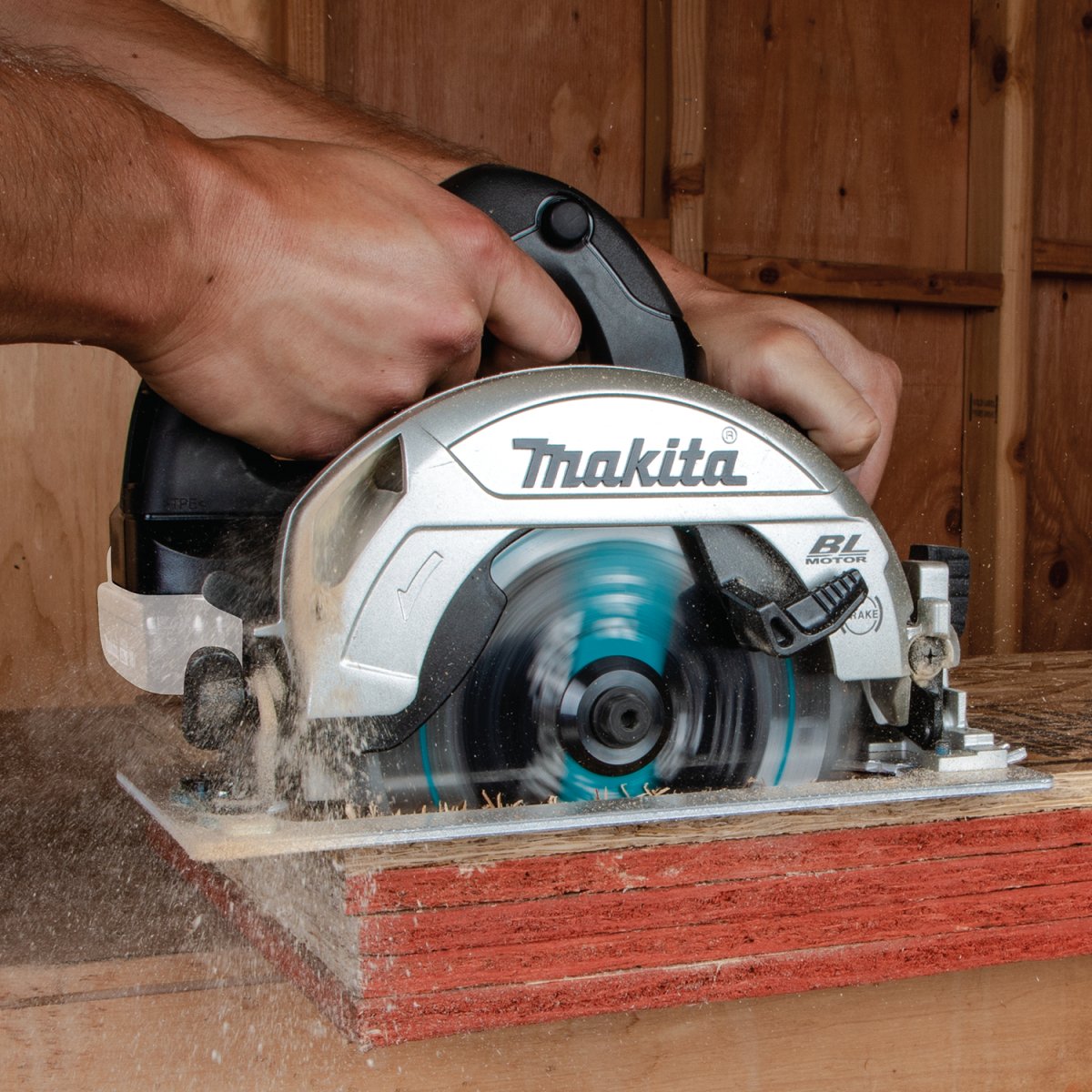 18V LXT® Lithium-Ion Sub-Compact Brushless Cordless 6.5-Inch Circular Saw, Compatible with AWS® System for Enhanced Performance