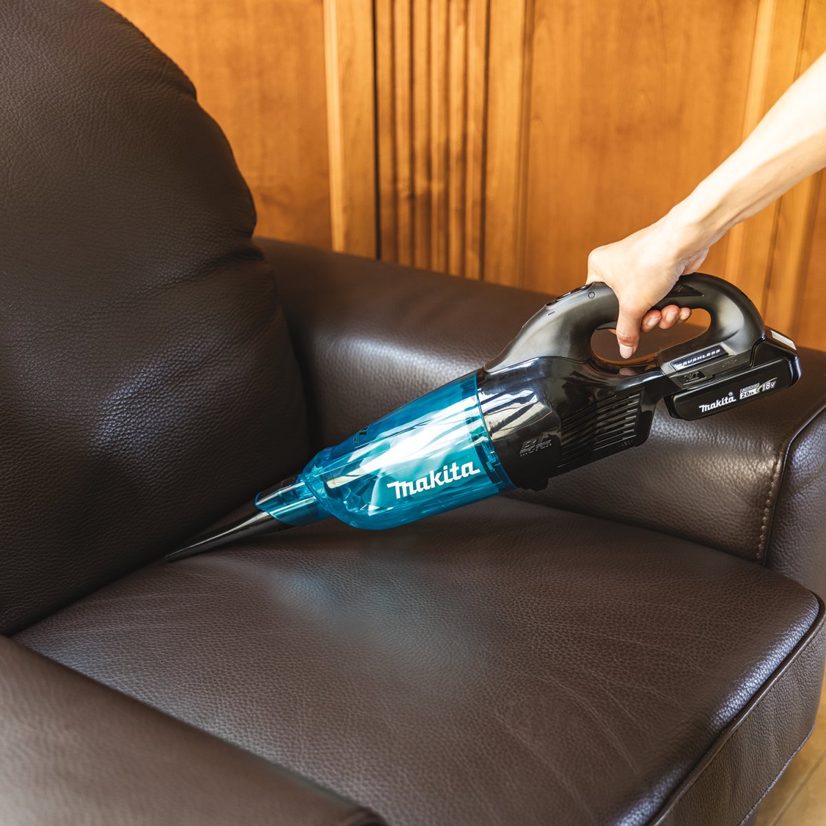 18V LXT® Compact Brushless Cordless Vacuum Kit with Trigger Lock & 2.0Ah Battery