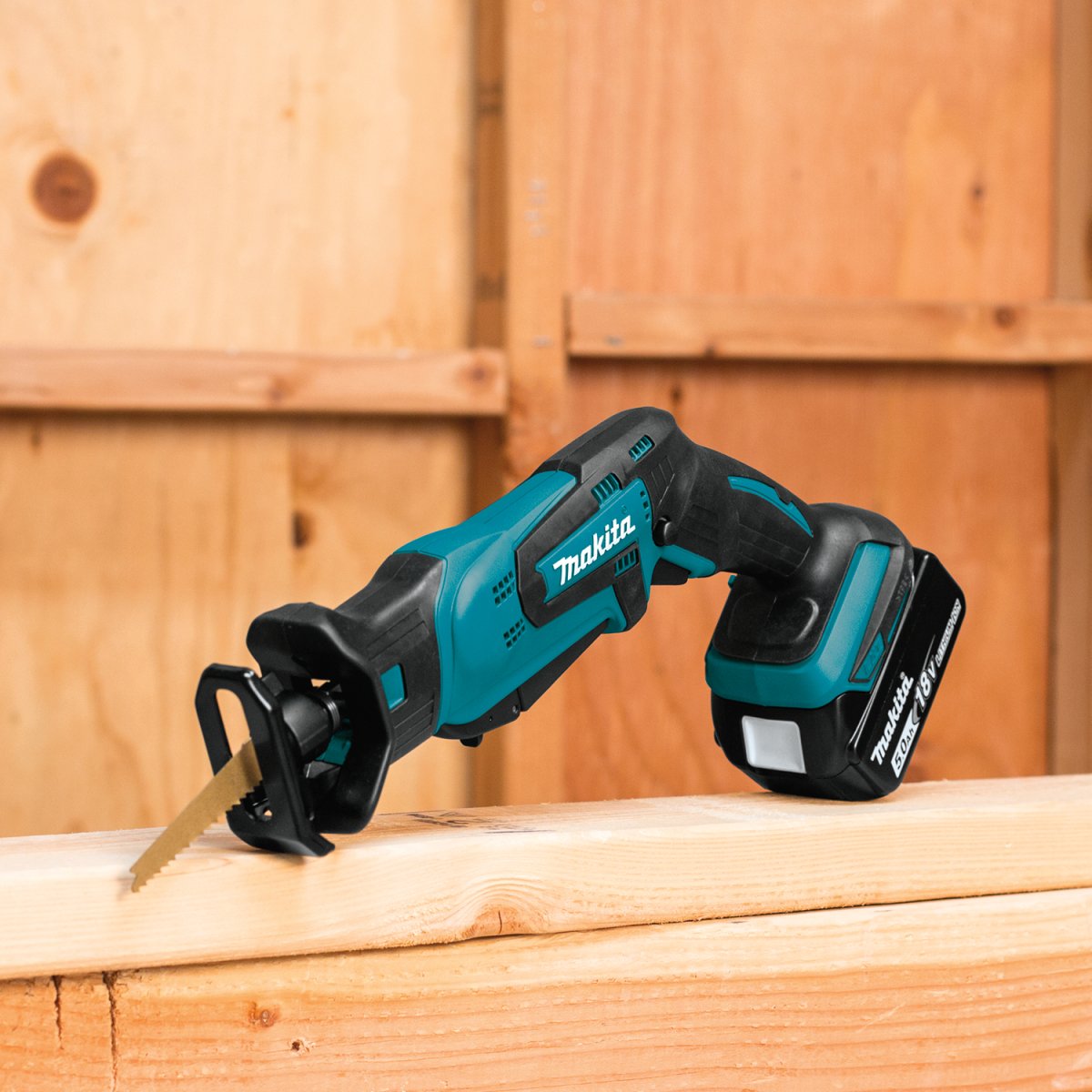18V LXT® Lithium-Ion Cordless Compact Reciprocating Saw for Efficient Cutting Applications