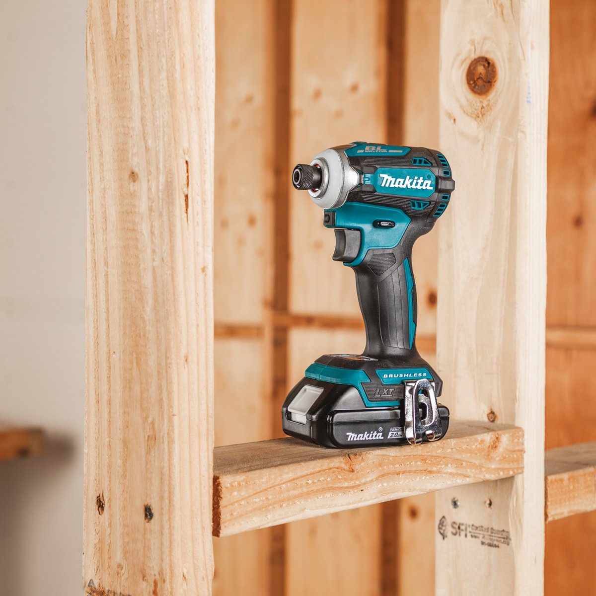 Makita 18V LXT® Lithium-Ion Compact and Lightweight Brushless Cordless Quick-Shift Mode™ 4-Speed Impact Driver Tool Kit with 2.0Ah Battery