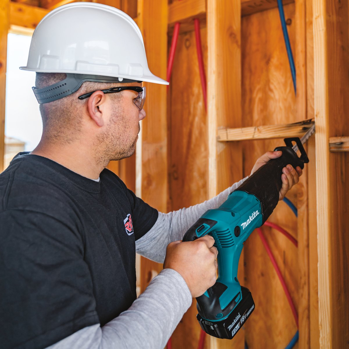 18V LXT® Lithium-Ion Cordless Reciprocating Saw - Ideal for Efficient Cutting Jobs