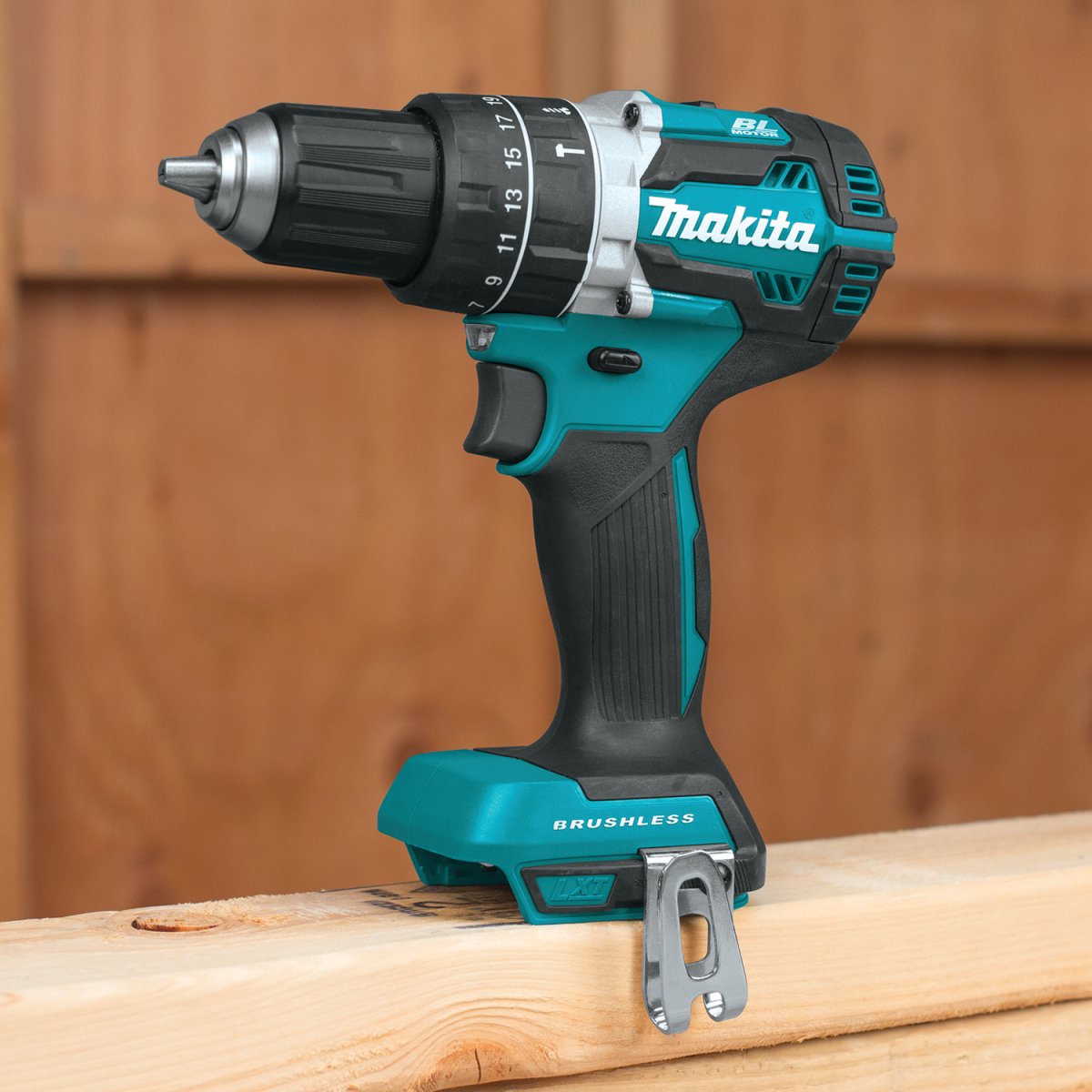 Compact 1/2 18V LXT® Lithium-Ion Brushless Cordless Hammer Driver-Drill with 5.0Ah Battery for Enhanced Drilling and Driving