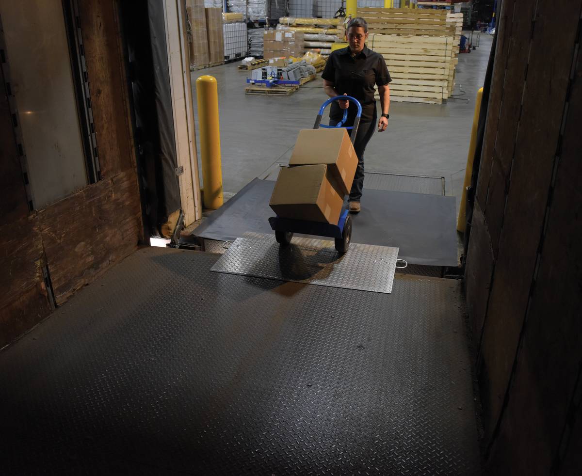 Economical Aluminum Dockplates for Efficient Truck Loading and Unloading