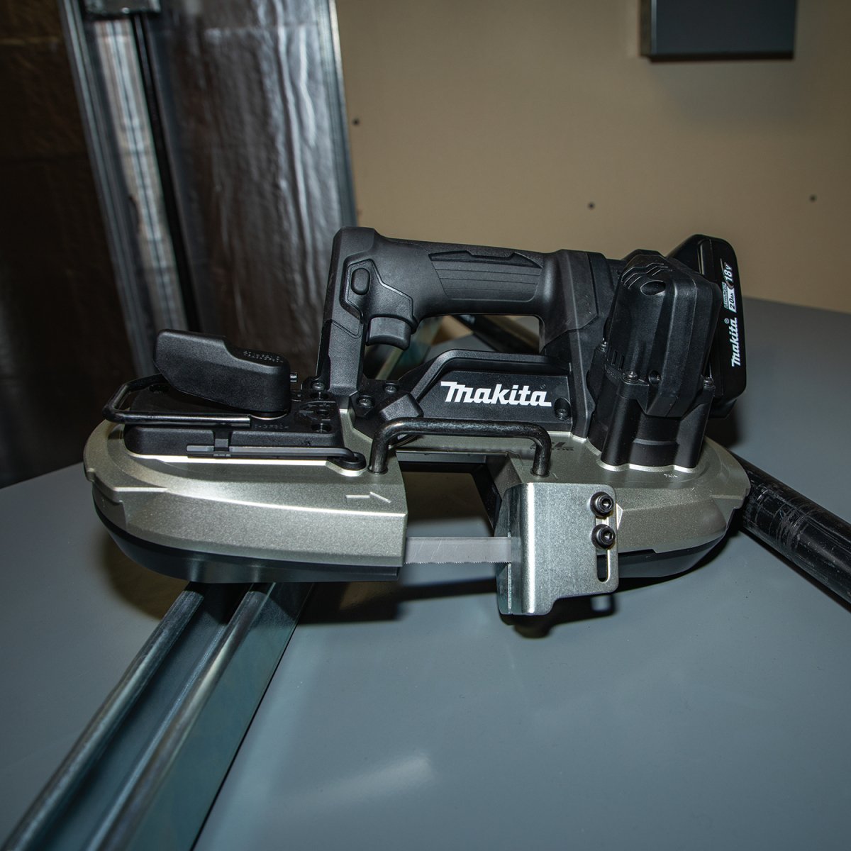 18V LXT® Lithium-Ion Sub-Compact Brushless Cordless Portable Metal Cutting Band Saw - Ideal for Professional Contractors