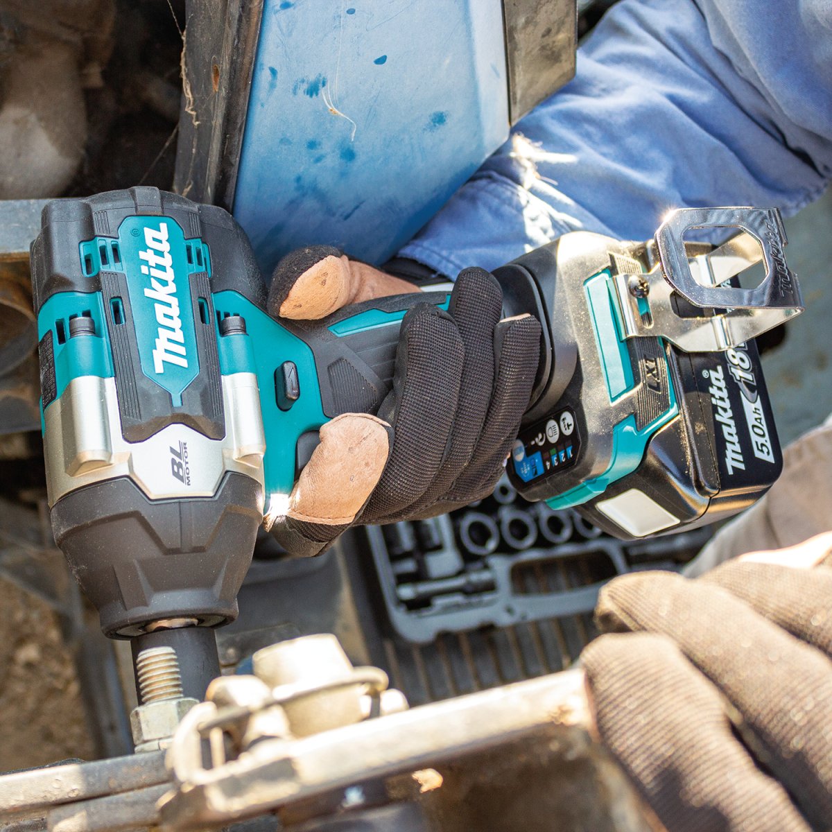 18V LXT® Lithium-Ion Brushless Cordless 4-Speed Medium-Torque 1/2 Square Drive Impact Wrench with Detent Anvil for Automotive, Installation, and Fabrication Trades