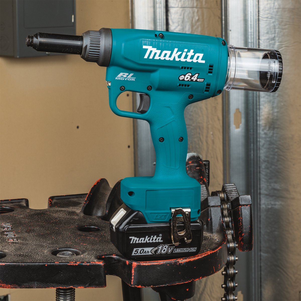 18V LXT® Brushless Cordless Rivet Tool for Aluminum, Steel & Stainless Steel