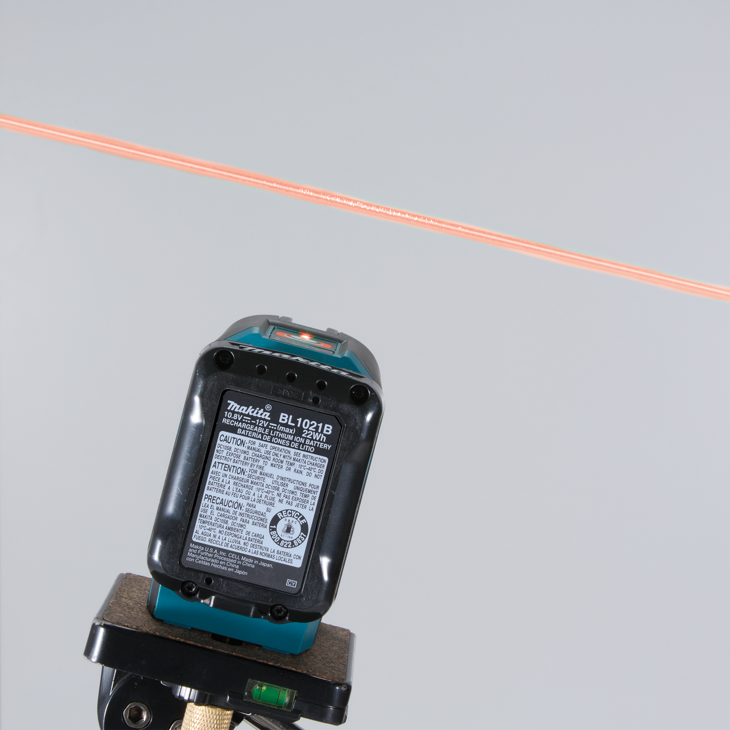 Makita 12V Max CXT® Lithium‑Ion Cordless Self‑Leveling Cross‑Line Red Beam Laser Tool with 2.0Ah Battery Compatibility