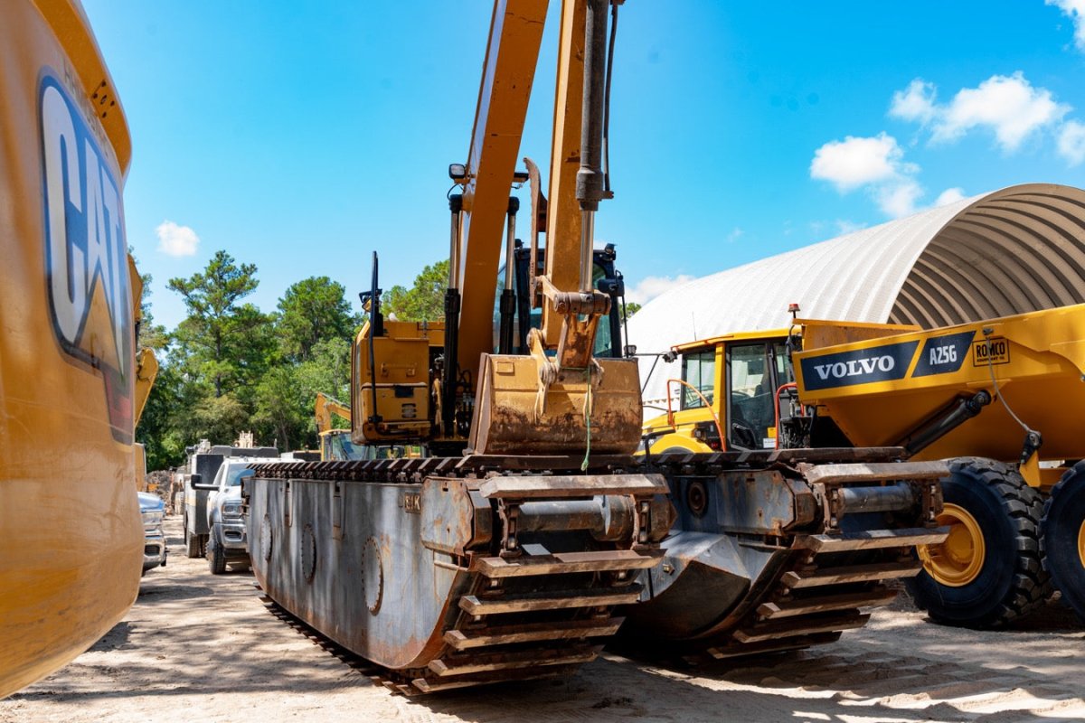 2016 Caterpillar Amphibious Excavator with Long Reach, 4,234 Hours