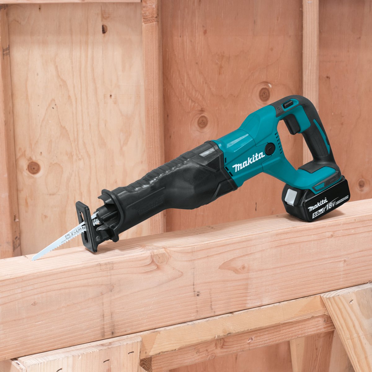 18V LXT® Lithium-Ion Cordless Reciprocating Saw - Ideal for Efficient Cutting Jobs