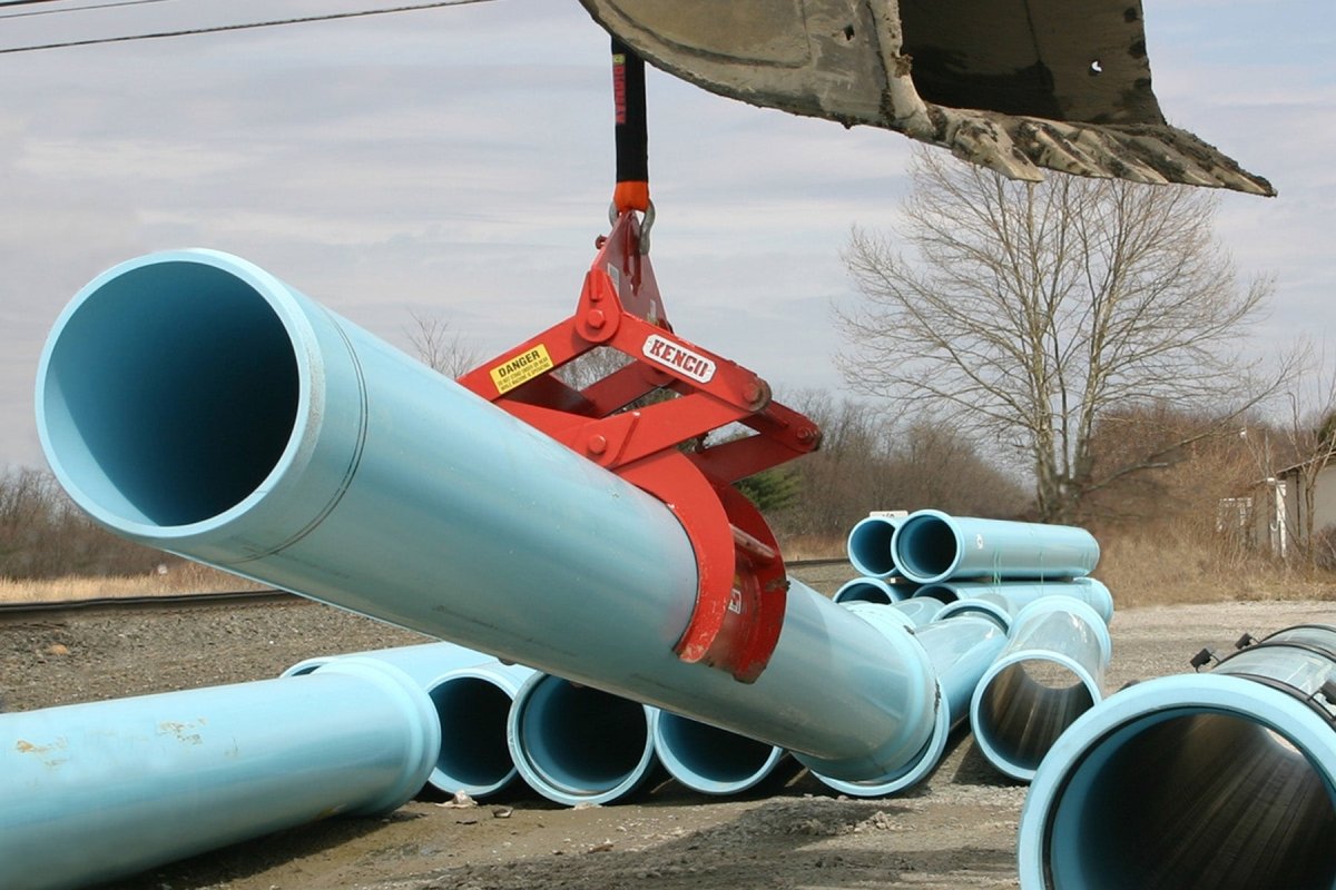 Powerful PL2250 Pipe Lift with 2250 - Pound Capacity for Multiple Pipe Types