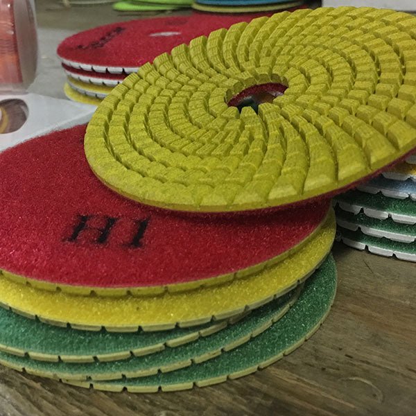 STINGER™ Hybrid Three - Step Granite and Engineered Stone Polishing Pads